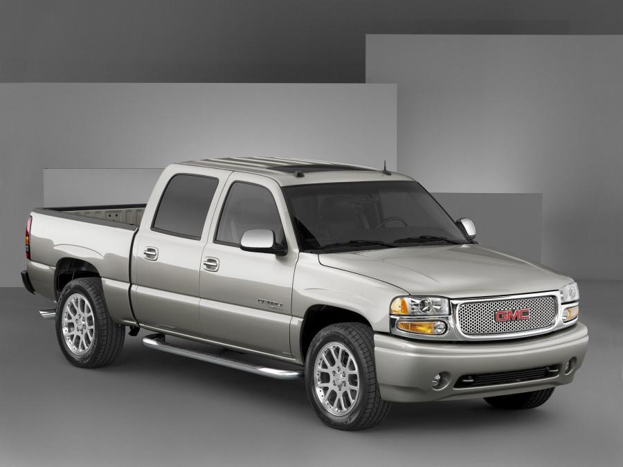  GMC Sierra Denali Crew Cab 2004 года  (фото 8 из 11)